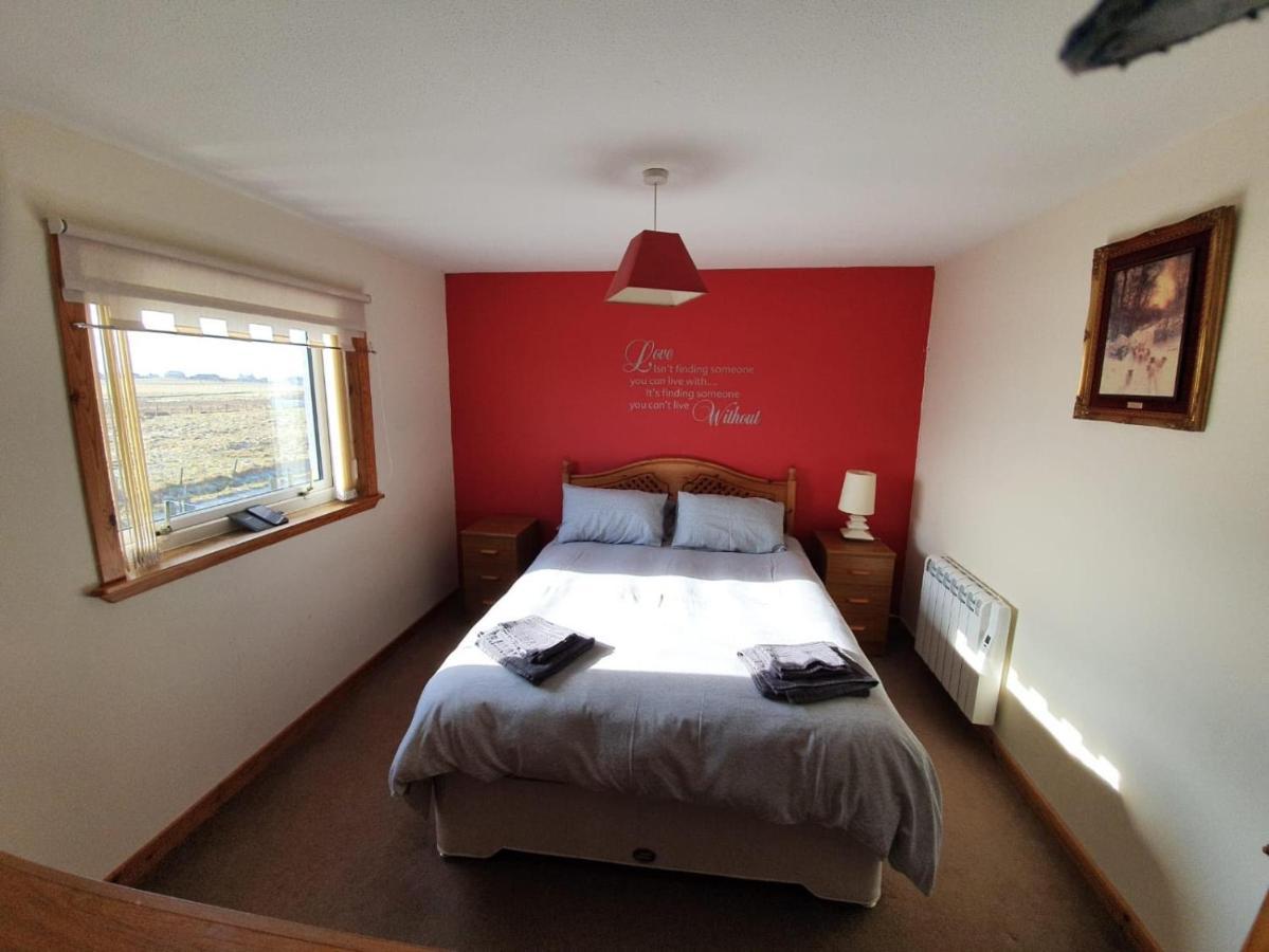 Taigh Nam Piobaireach Apartment Balivanich Bagian luar foto
